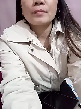 Snapshot of Phoebe-e chatting on January 14, 11:14 am Phoebe-e online show from January 14, 11:14 am