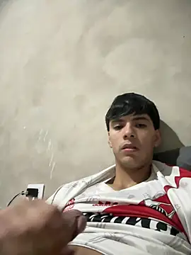 Snapshot of josee_-1 chatting on June 16, 12:32 am josee -1 online show from June 16, 12:32 am