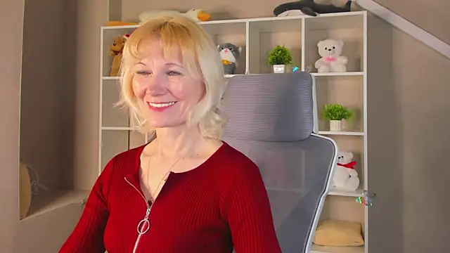 Julie Lucas online show from April 8, 12:12 am