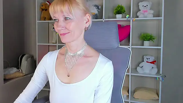 Julie Lucas online show from April 1, 12:46 am