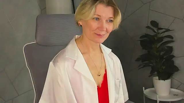 Julie Lucas online show from March 19, 12:54 am