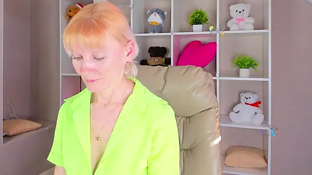 Julie Lucas online show from March 31, 9:22 am