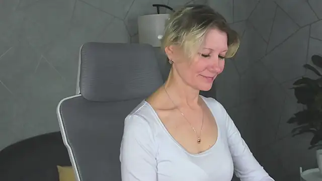 Julie Lucas online show from March 16, 12:51 am