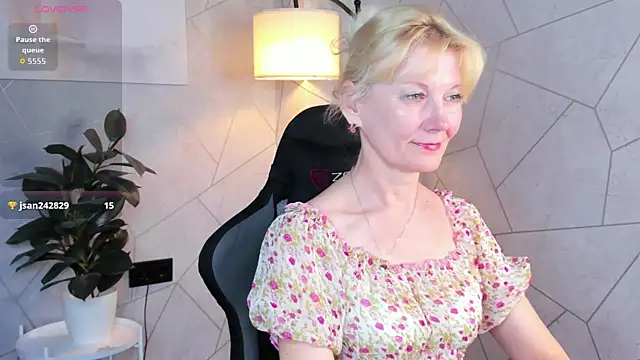 Julie Lucas online show from June 2, 12:21 am