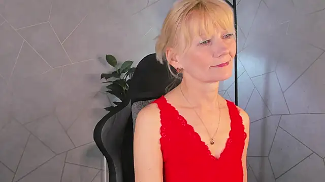 Julie Lucas online show from May 14, 12:07 am