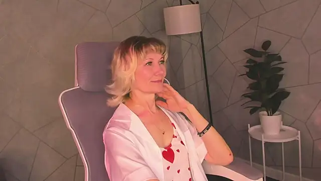 Julie Lucas online show from March 23, 8:36 am