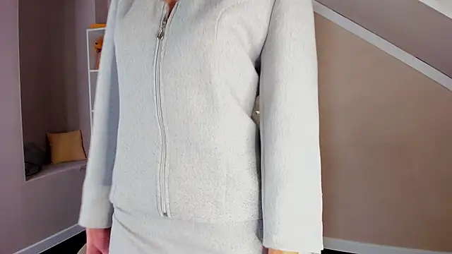 Julie Lucas online show from March 14, 12:49 am