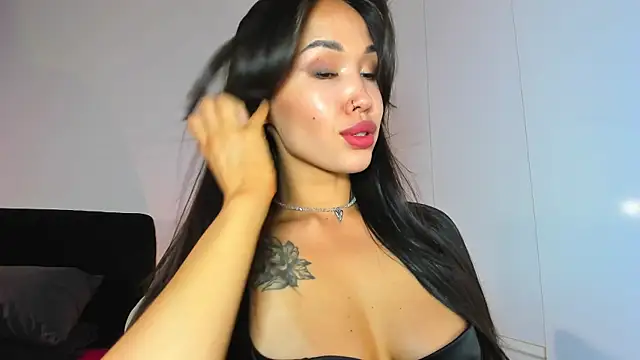 Snapshot of your_asian_dream chatting on June 23, 5:44 pm your asian dream online show from June 23, 5:44 pm