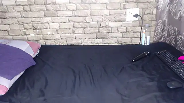 liztaylor online show from April 3, 5:52 pm