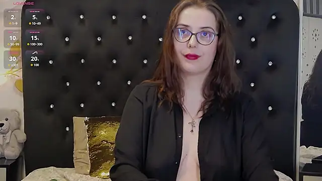 JulieAnnX online show from March 8, 5:16 pm