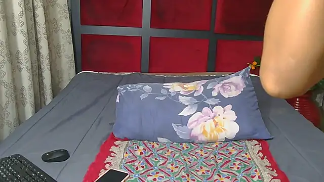 Snapshot of EbonySexySlim chatting on February 9, 8:40 pm EbonySexySlim online show from February 9, 8:40 pm