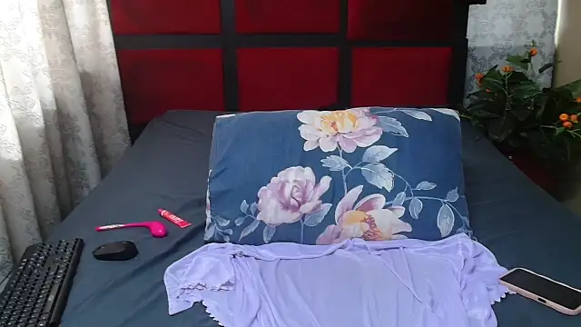 Snapshot of EbonySexySlim chatting on February 25, 6:13 am EbonySexySlim online show from February 25, 6:13 am