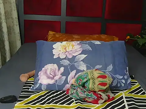 Snapshot of EbonySexySlim chatting on February 5, 5:58 am EbonySexySlim online show from February 5, 5:58 am