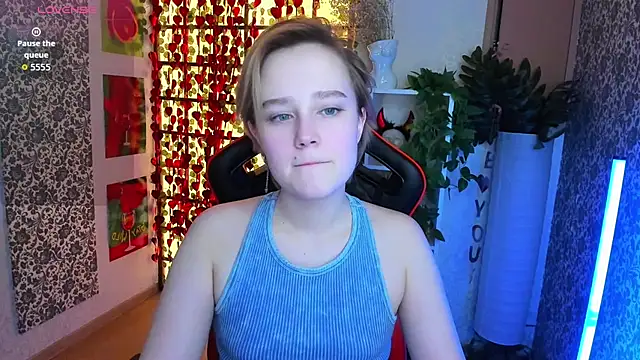 Ellie Heavenly online show from February 28, 8:36 am