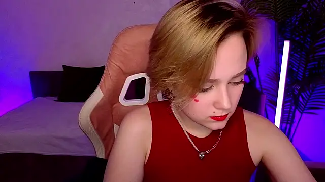 Ellie Heavenly online show from February 10, 8:24 am