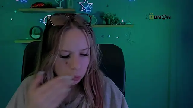 Snapshot of miles_candy chatting on February 25, 8:30 pm miles candy online show from February 25, 8:30 pm