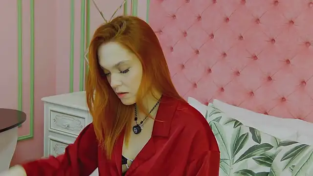 AvaLarson online show from March 8, 1:25 pm