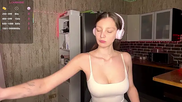 Snapshot of ChrisAmott chatting on February 8, 4:26 pm ChrisAmott online show from February 8, 4:26 pm