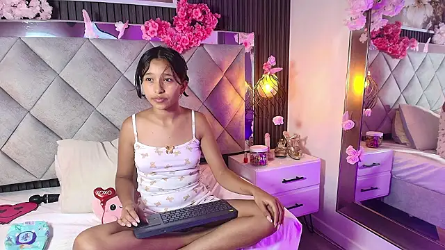 Real virgin Pussy online show from February 15, 5:41 am