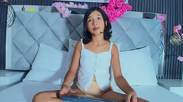Real virgin Pussy online show from April 27, 7:56 pm