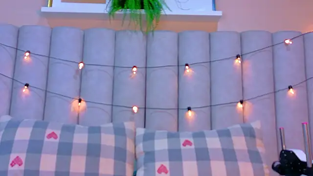 ChloeeMiller   online show from February 22, 11:34 am