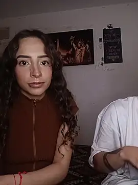 Snapshot of AlexxaAndRileyy chatting on February 20, 5:59 pm AlexxaAndRileyy online show from February 20, 5:59 pm