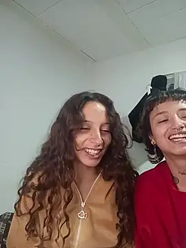 AlexxaAndRileyy online show from May 25, 3:55 pm