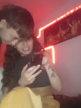 Snapshot of AlexxaAndRileyy chatting on February 6, 1:07 pm AlexxaAndRileyy online show from February 6, 1:07 pm