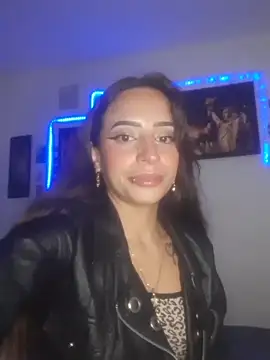 Snapshot of AlexxaAndRileyy chatting on January 31, 10:41 pm AlexxaAndRileyy online show from January 31, 10:41 pm