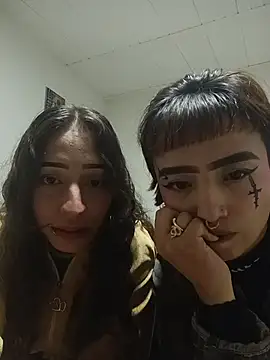 AlexxaAndRileyy online show from April 21, 2:25 am