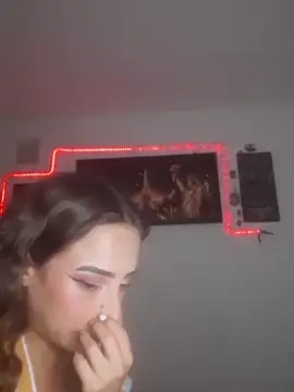 Snapshot of AlexxaAndRileyy chatting on February 2, 11:04 pm AlexxaAndRileyy online show from February 2, 11:04 pm