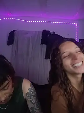 Snapshot of AlexxaAndRileyy chatting on July 10, 12:54 am AlexxaAndRileyy online show from July 10, 12:54 am