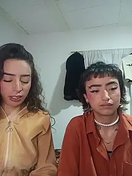 AlexxaAndRileyy online show from May 24, 8:53 pm