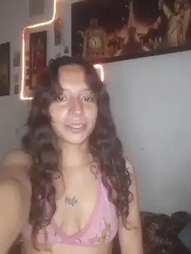 Snapshot of AlexxaAndRileyy chatting on January 18, 2:20 pm AlexxaAndRileyy online show from January 18, 2:20 pm