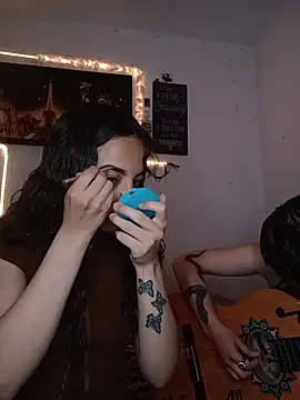 Snapshot of AlexxaAndRileyy chatting on February 10, 9:36 pm AlexxaAndRileyy online show from February 10, 9:36 pm