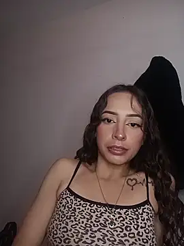 Snapshot of AlexxaAndRileyy chatting on March 1, 5:24 pm AlexxaAndRileyy online show from March 1, 5:24 pm