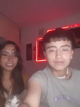 Snapshot of AlexxaAndRileyy chatting on February 2, 12:09 am AlexxaAndRileyy online show from February 2, 12:09 am