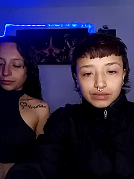 Snapshot of AlexxaAndRileyy chatting on February 12, 8:30 pm AlexxaAndRileyy online show from February 12, 8:30 pm