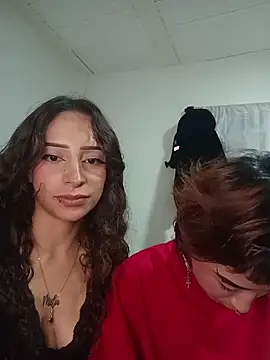 AlexxaAndRileyy online show from May 15, 3:37 am