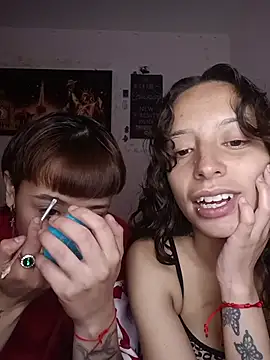 Snapshot of AlexxaAndRileyy chatting on February 21, 5:48 pm AlexxaAndRileyy online show from February 21, 5:48 pm