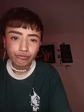 Snapshot of AlexxaAndRileyy chatting on February 15, 11:36 pm AlexxaAndRileyy online show from February 15, 11:36 pm