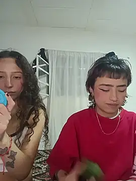 AlexxaAndRileyy online show from May 14, 3:47 am
