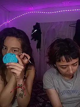 Snapshot of AlexxaAndRileyy chatting on June 28, 4:57 pm AlexxaAndRileyy online show from June 28, 4:57 pm