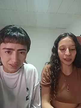 AlexxaAndRileyy online show from May 4, 7:06 pm