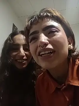 AlexxaAndRileyy online show from April 18, 4:04 am