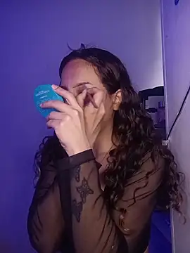 Snapshot of AlexxaAndRileyy chatting on February 13, 5:02 pm AlexxaAndRileyy online show from February 13, 5:02 pm