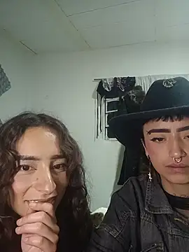 AlexxaAndRileyy online show from June 3, 12:00 am