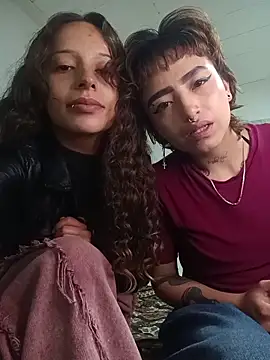 AlexxaAndRileyy online show from May 1, 3:11 am