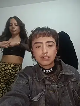 AlexxaAndRileyy online show from March 24, 10:43 pm