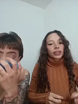 AlexxaAndRileyy online show from April 5, 6:25 pm